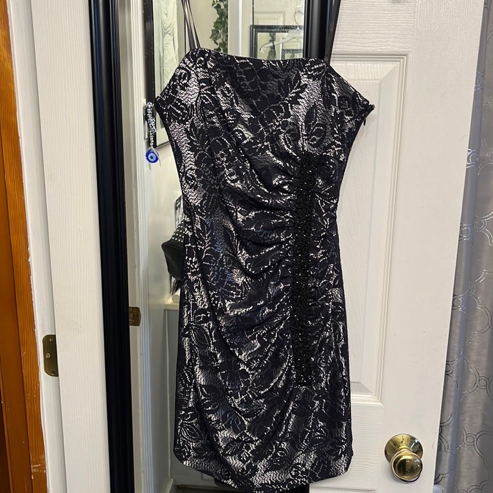 Laundry Shelli Segal size 2 black Sleeveless lace dress shirred sides NWT
